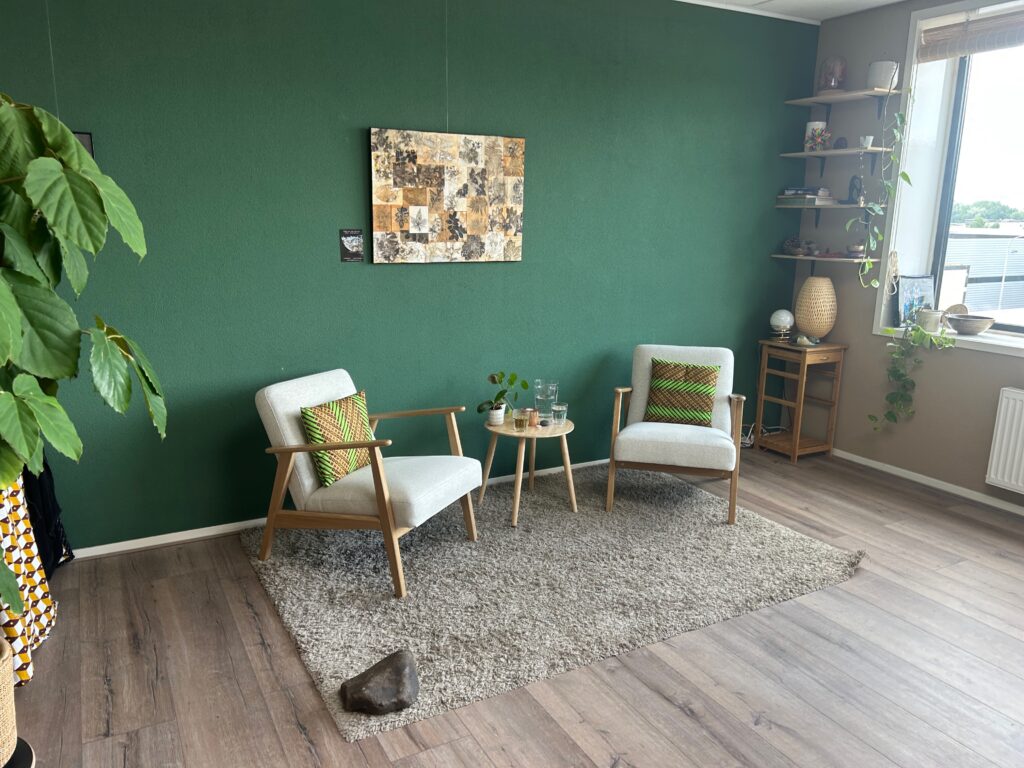 Een aantrekkelijke indruk van de lichte lokatie (essieruimte) waar de coaching plaats kan vinden 